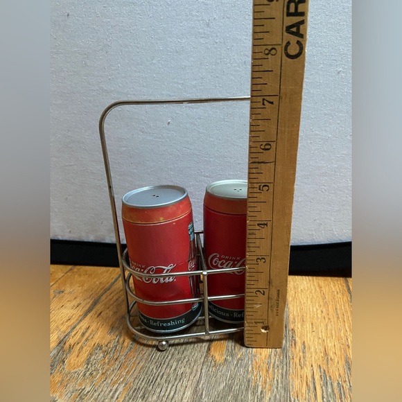 Coca Cola branded items - salt and pepper shaker with caddie giant clothes pin - Picture 10 of 11
